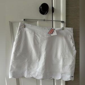 Vineyard Vines NWT scallop edge skort, 17 inch, size medium